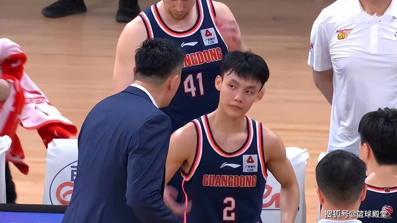 霍伊伦的情况不是太糟糕，出战对阵埃弗顿的比赛可能为时过早，但我们正在为之努力。